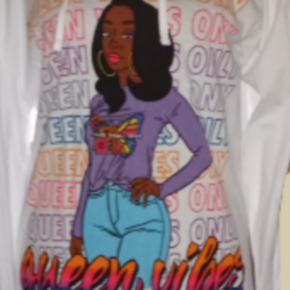 ON FIRE-Queen Vibes- Women's Hooded Tee- PLUS SIZE - Picture 5 of 5